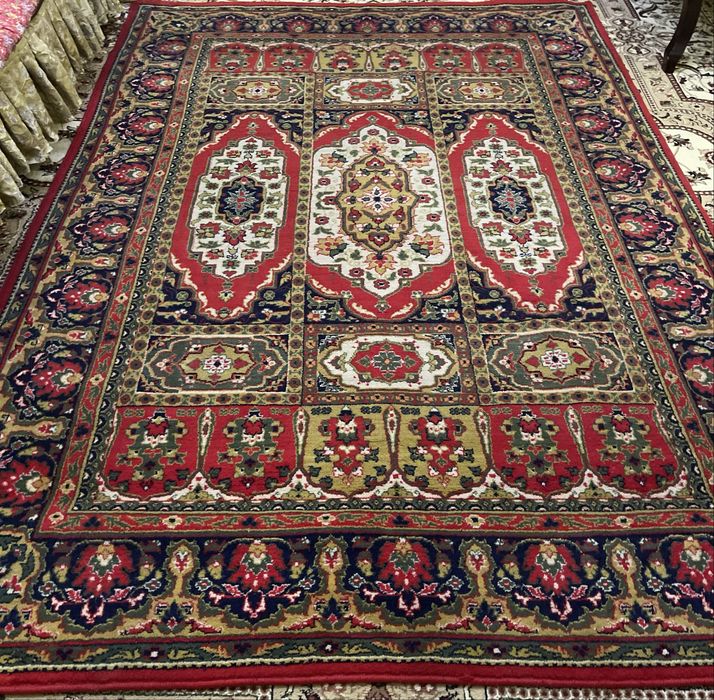 Ковры 2 штуки б/у в очень хорошем состоянии