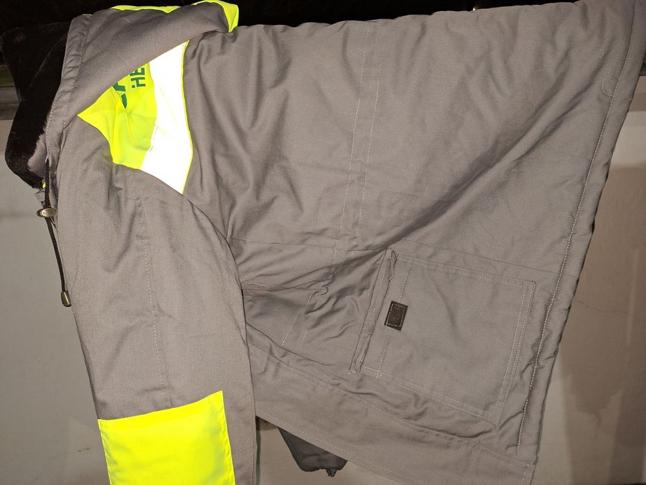 Продам зимнюю спец одежду