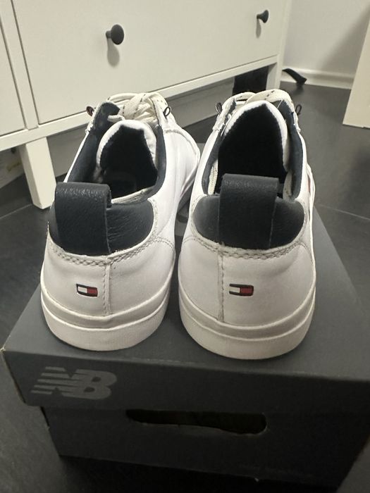 Кожени бели кецове Tommy Hilfiger No42