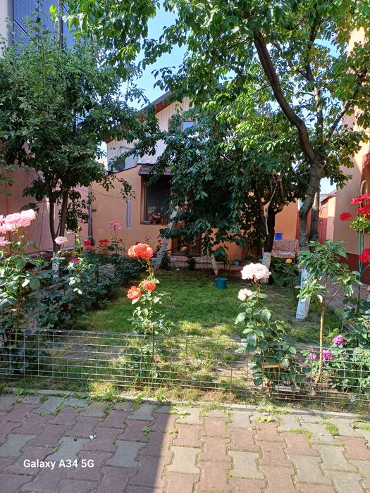Casa,vila cu doua corpuri de casa,zona excelenta.