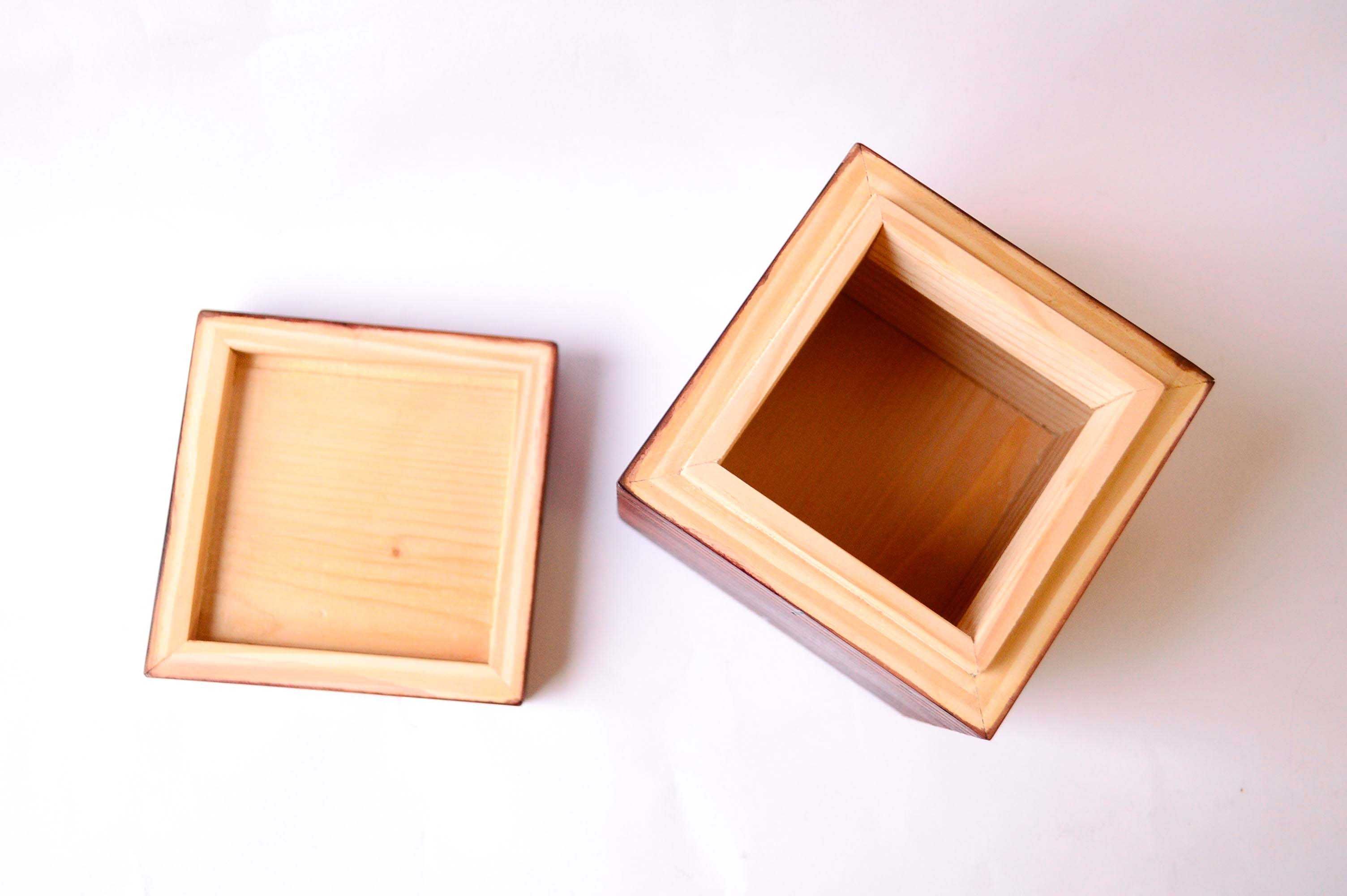 Дървена кутия с капак