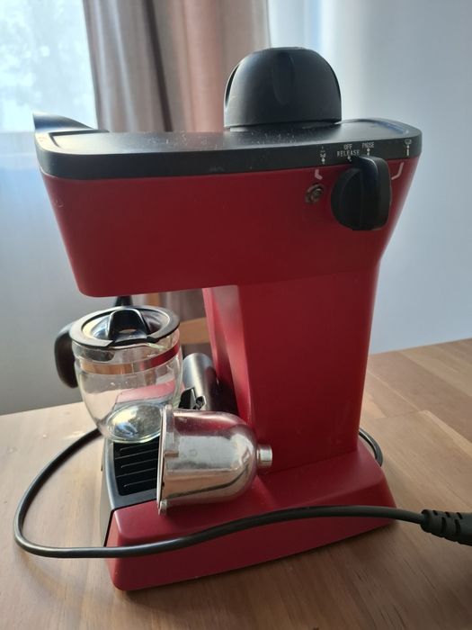 Espressor manual Heinner HEM-200RD, 800W, 3.5 bar, filtru inox, 250 ml
