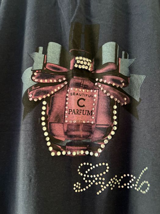 Tricou de culoare bleumarin cu model sticla de parfum