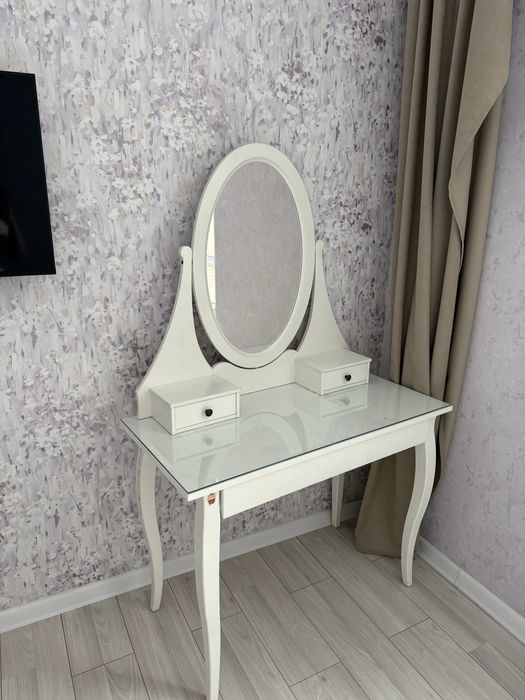 Туалетный столик икеа срочно продам