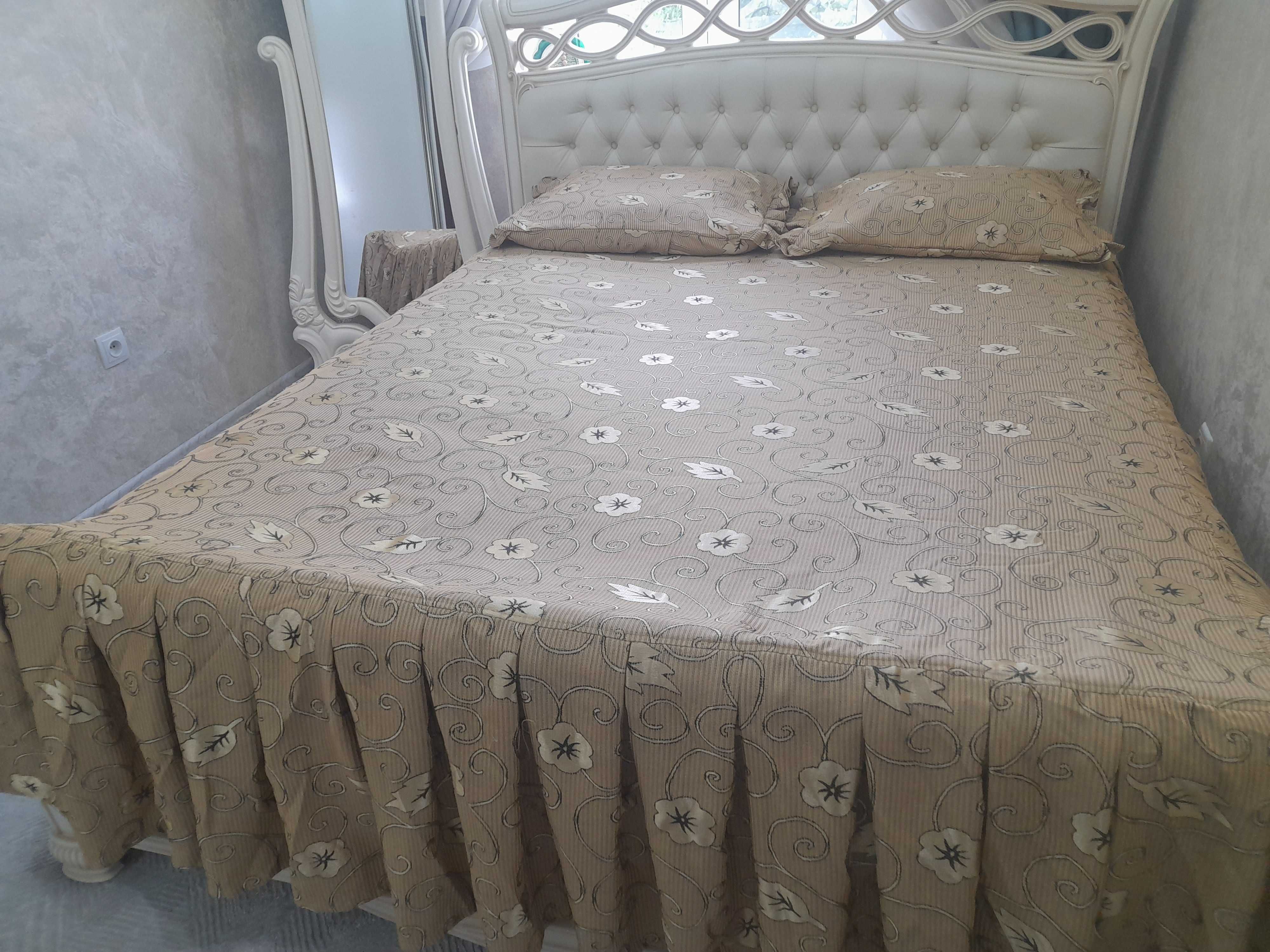 Покрывало на двуспальную кровать 220×240 с наволочками 50×70,стеган.