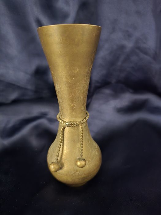 Mini-vază din alamă masivă, vintage, stil minimalist