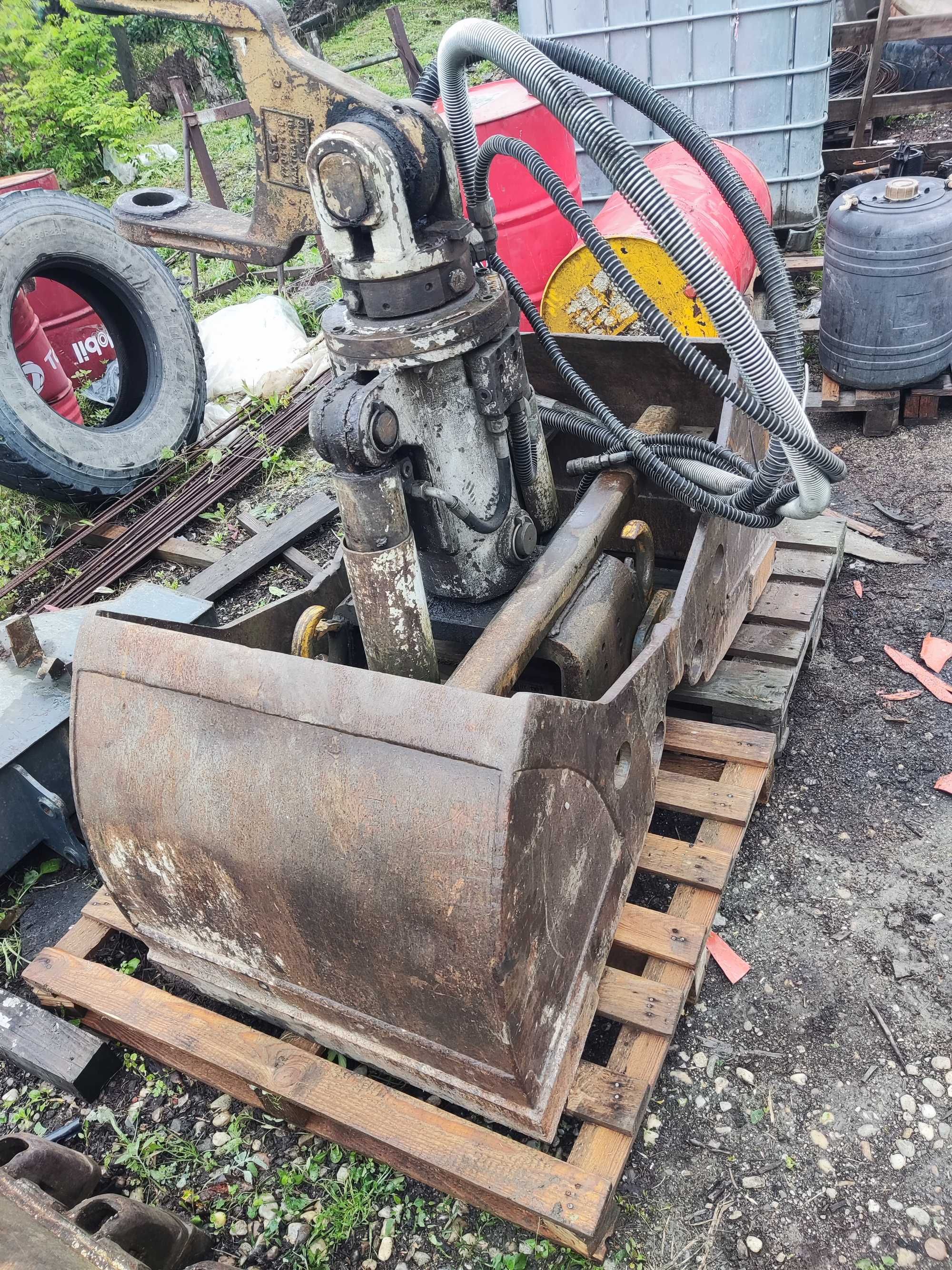 Vând cupe graifer pentru excavator