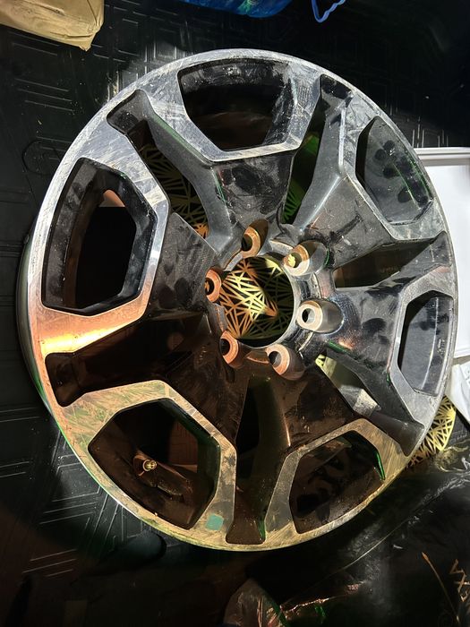 Продам оригинальный диск Hilux размер 18