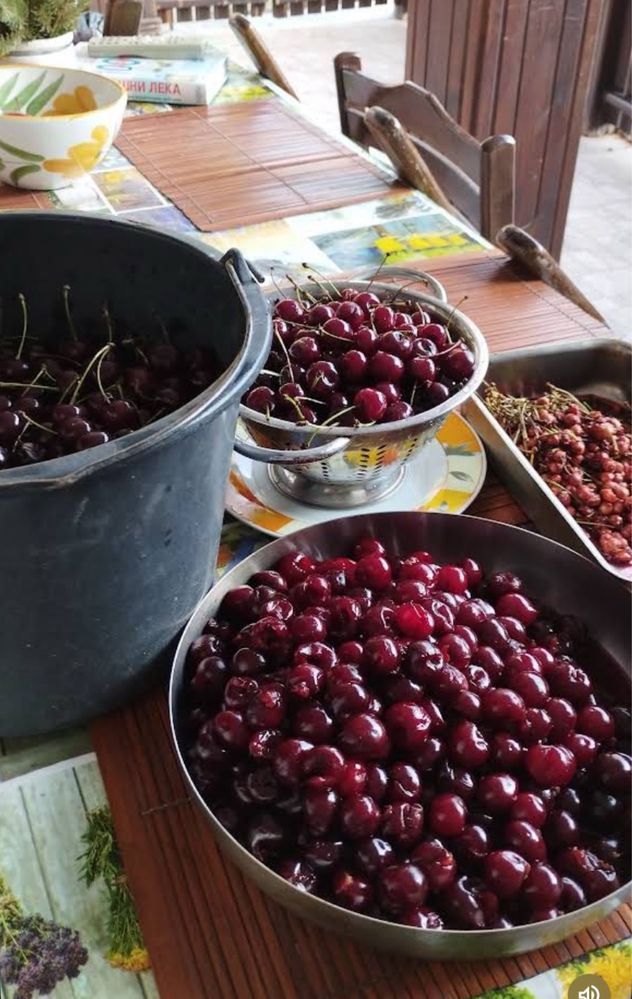 Продавам сладко от Вишни 314гр 10лв