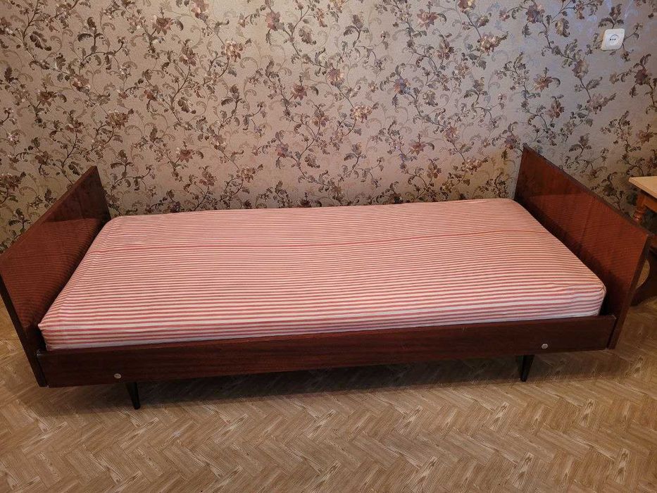 Продадим 1,5-спальную кровать (Беларусь)