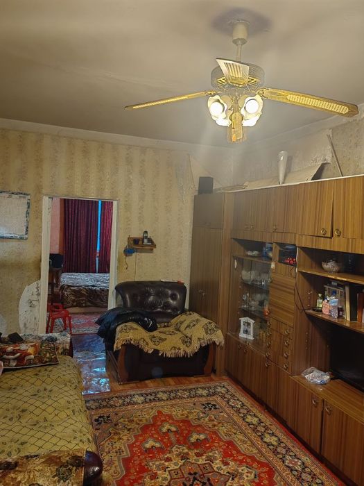 Продаю квартиру Яшнабадский р-он Авиасозлар-1.  3-ком 4-этаж 4-этажном