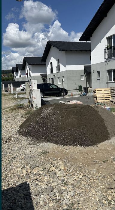 Vand nisip piatra pamant vegetal