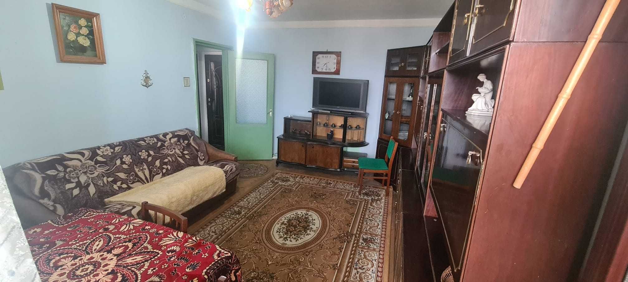 Persoana fizica vand/ schimb apart. 2 cam D, 2 balc. Podu Ros