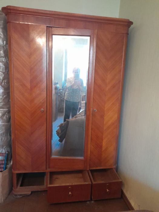 Шкаф деревянный в хорошем состоянии