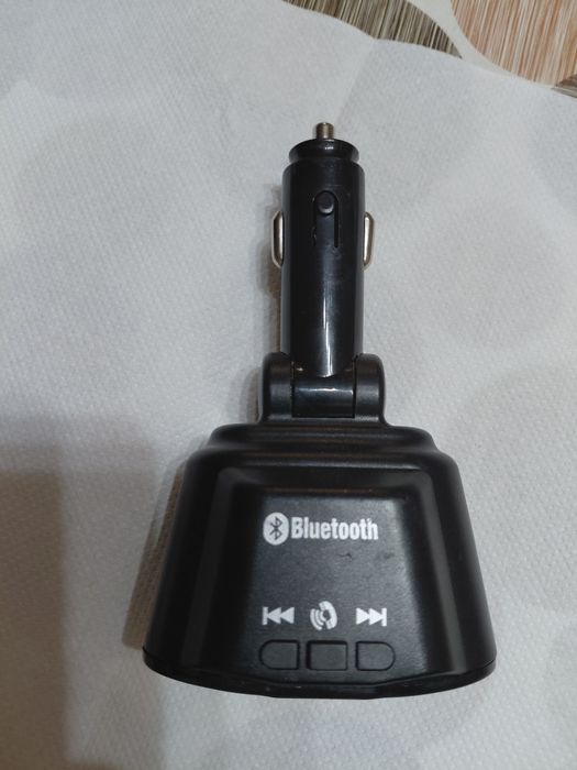 Блуутут зарядно за слушане на музика през радиото