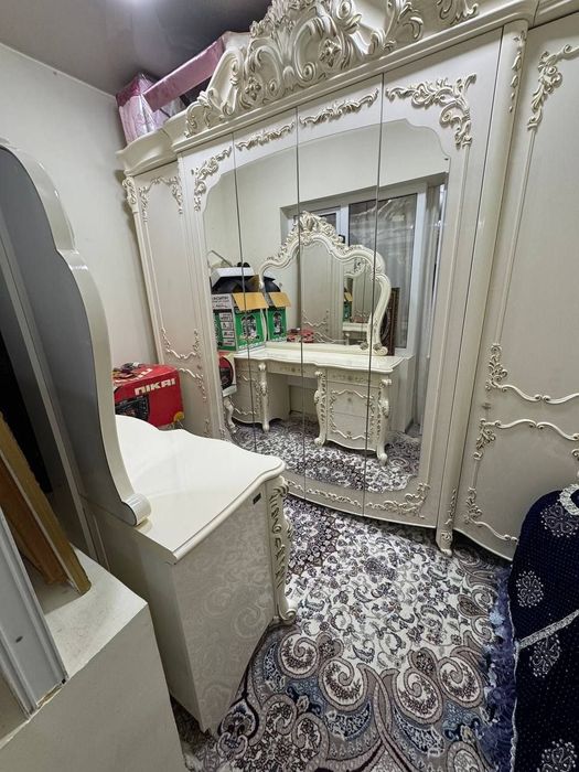 Юнусабад 19 квартал. Продается квартира  2/5/5