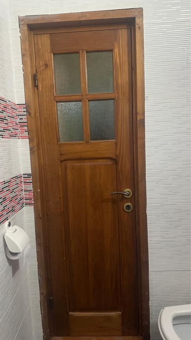 Vand usi din lemn masiv