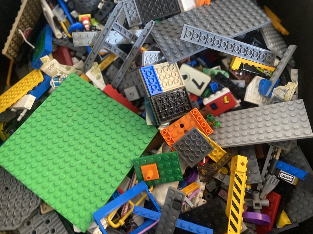 Lego city ………….. multe seturi fabuloase -ușor negociabil