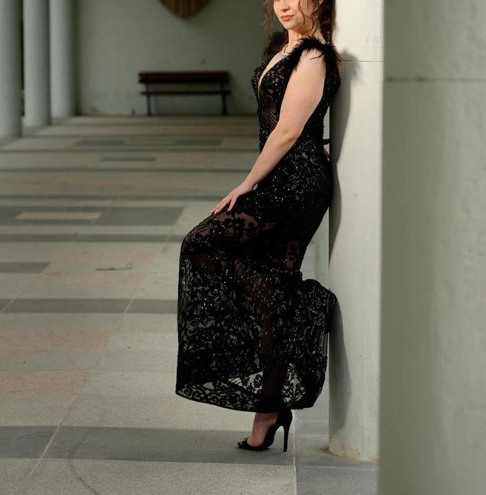 Продавам елегантна бална рокля