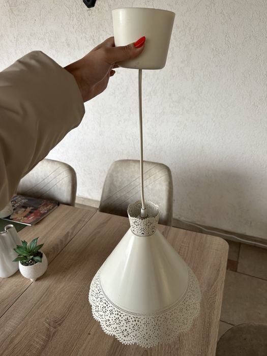 Lustra suspendată metalică