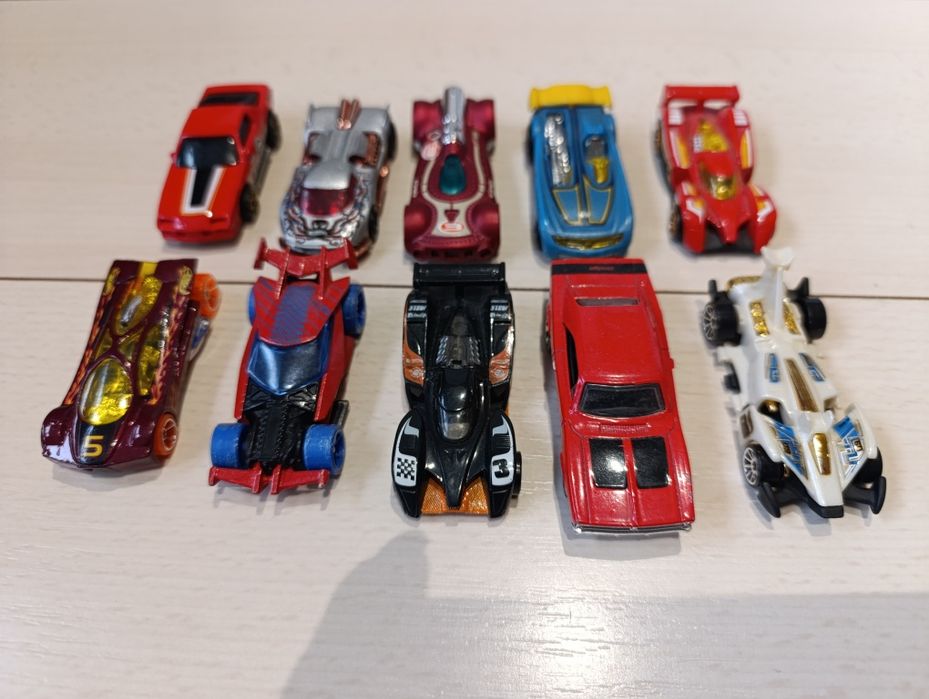 Железни колички,в много добро състояние без драскотини.