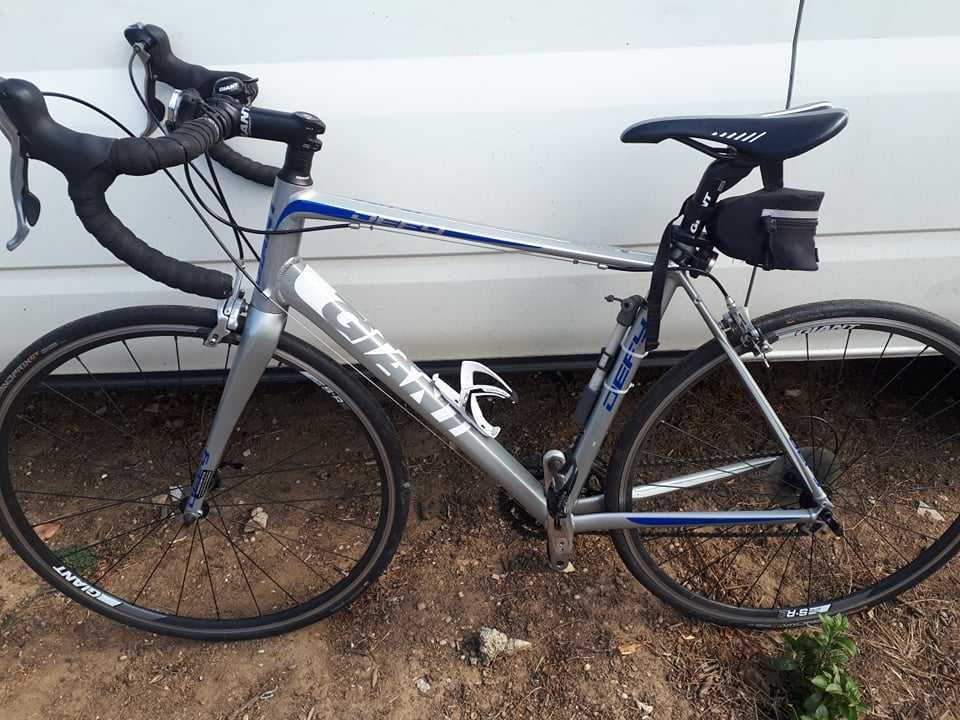 Шосеен велосипед GIANT Defy