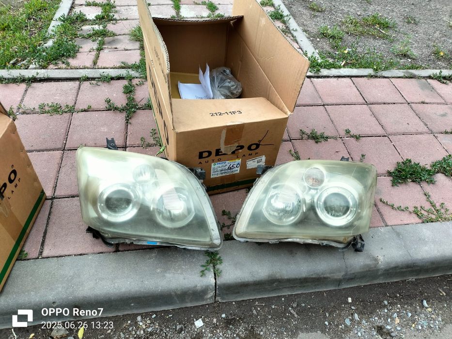 Фары оригинал , тойота авенсис 2006, Т25