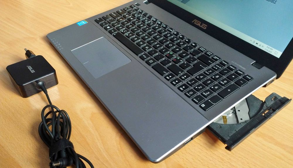 Asus R510L Core I7, 8GB RAM, SSD 120GB, HD4400, baterie dubla 3-4 ore