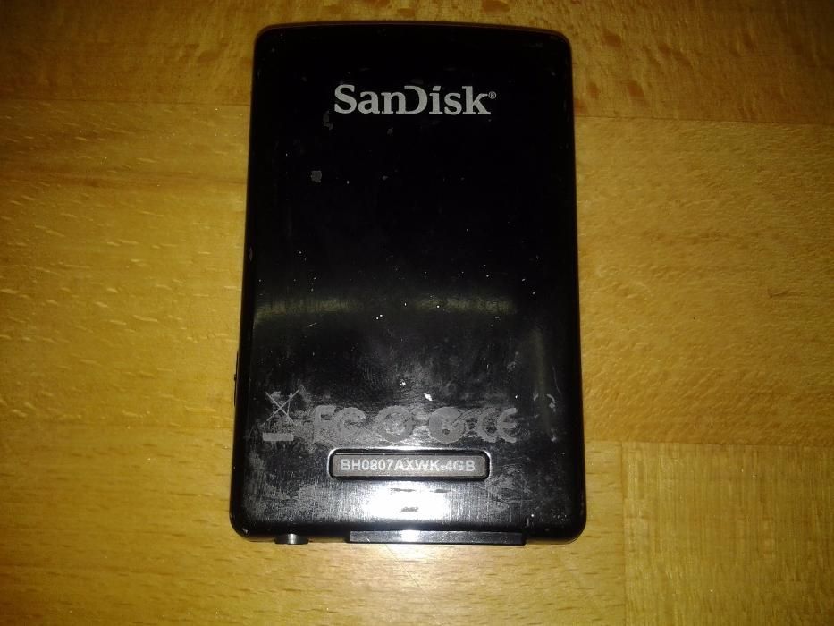 SanDisk Sansa Fuze 4 GB Video MP3 Player (Black)