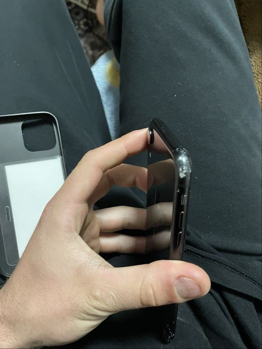 Vand IPhone 12 si  IPhone xr