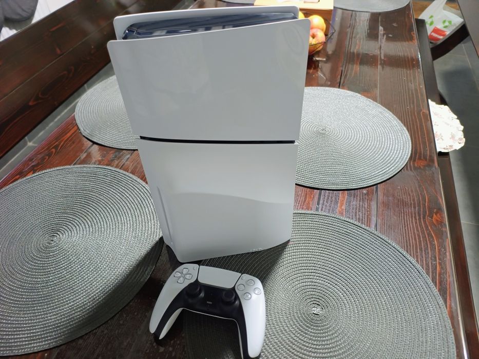 Vând PS5 Slim DiskEdition cu toate accesoriile