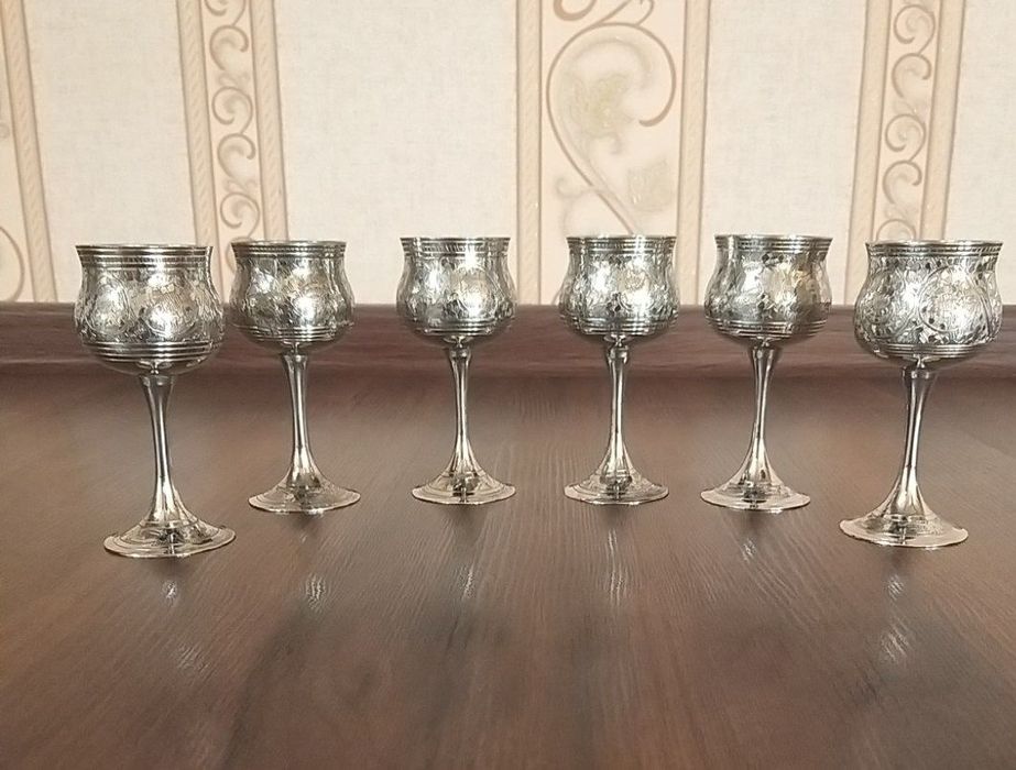 Продам рюмки мелхиоривые.