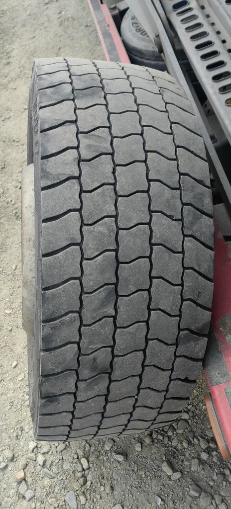 Vând 4 cauciucuri tracțiune folosite 315/60R22,5