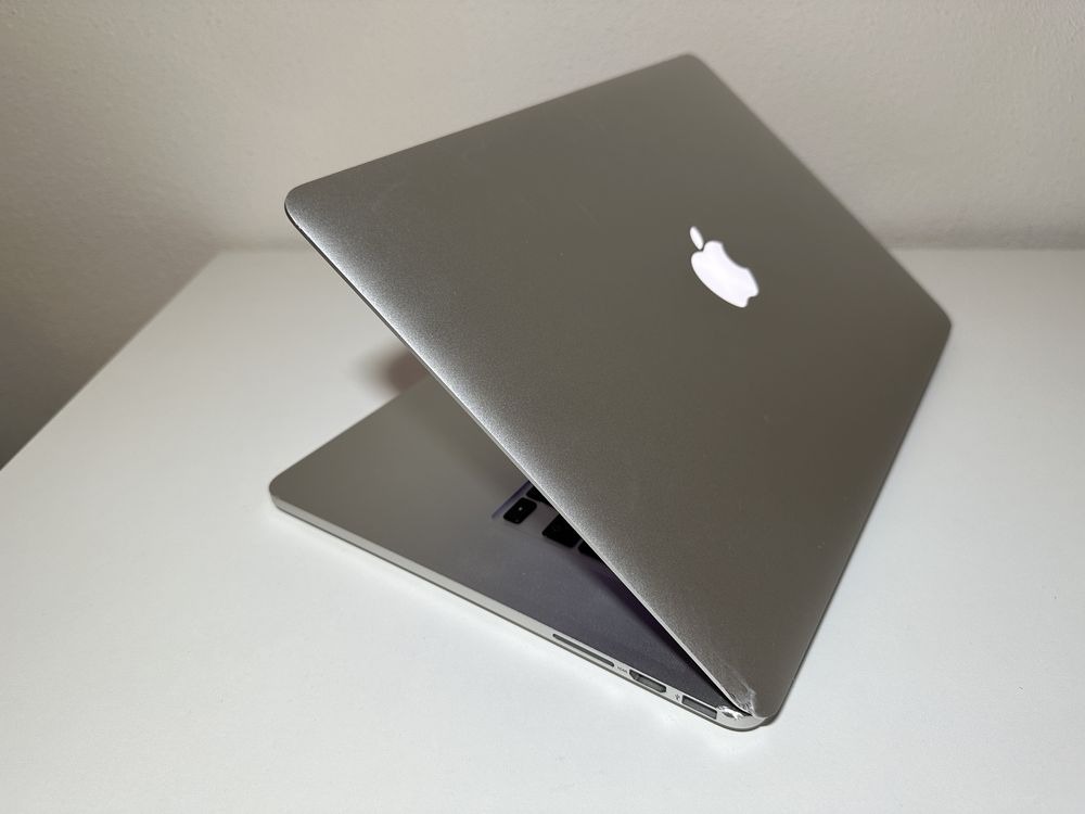 MacBook Pro Mid 2015 (15", Retina, A1398) 250 GB SSD, i7 Quad-Core