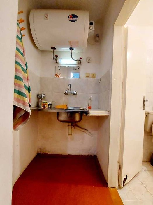 Дава се под наем Тристаен апартамент в Бургас, Център - 15 кв.м за 110 € - Снимка #2