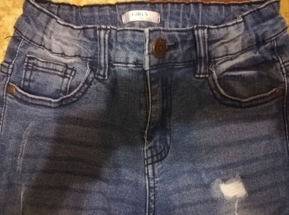 Blugi mărimea 140 cm, stare foarte bună.