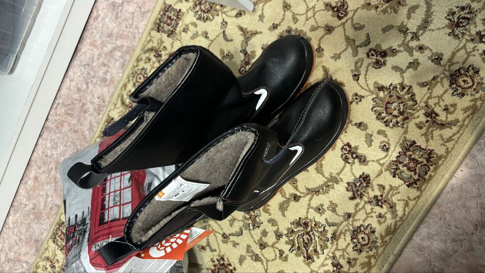 Продам спецобувь новые зимние