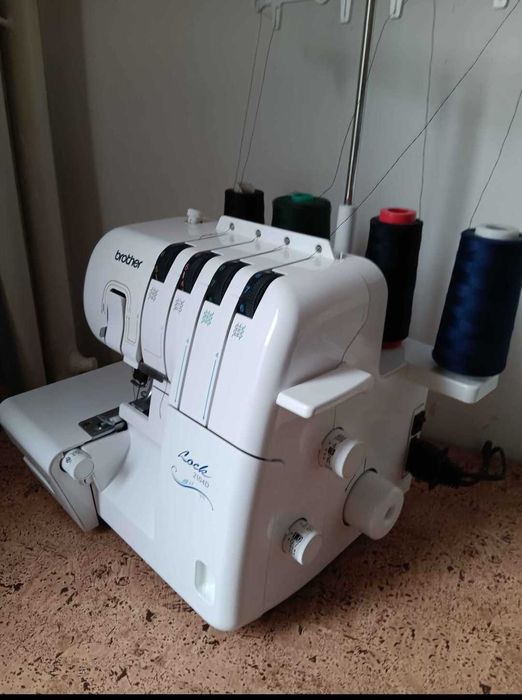 Mașină de surfilat brother 2014D