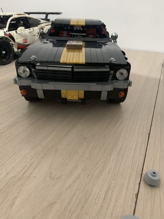 В продаже лего машина FORD MUSTANG 350 G.T цена в описании