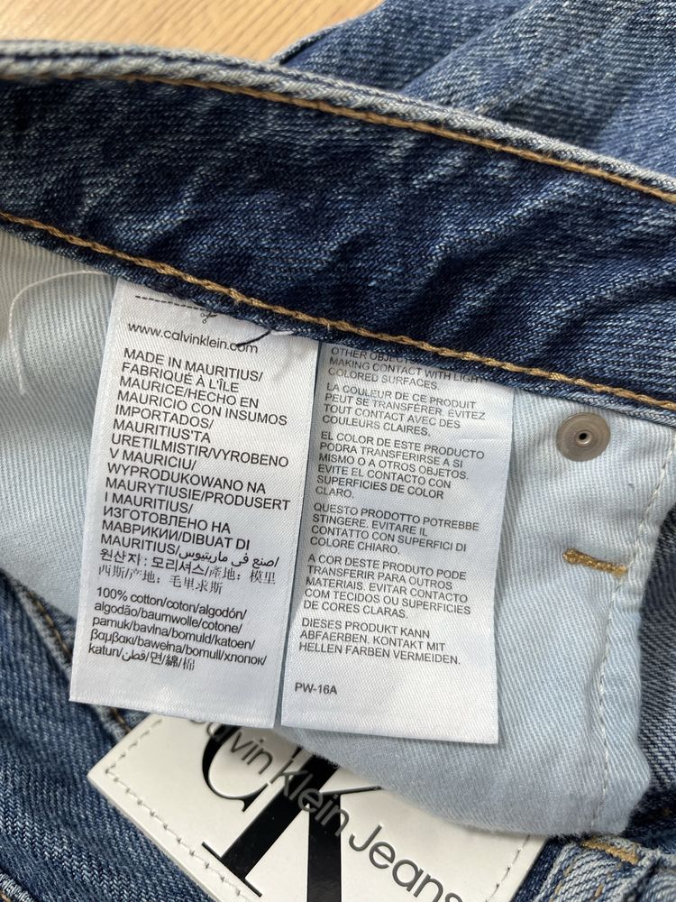 Calvin Klein дамски къси панталонки W28