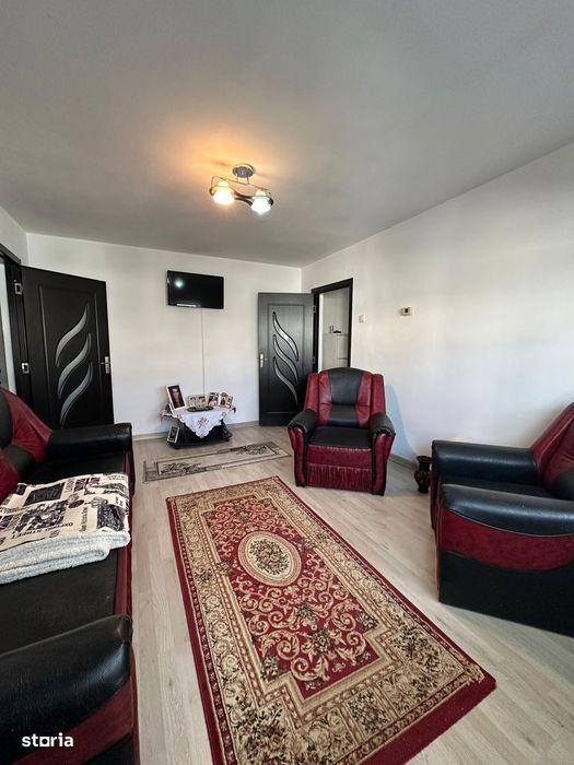 Apartament semidecomandat cu 2 camere.