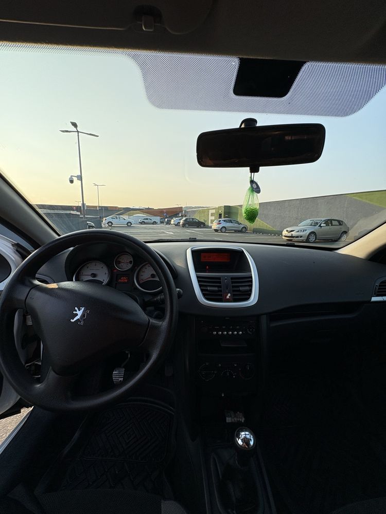 Peugeot 207 SW 1.6 HDI + un set de jante cu cauciucuri de iarna