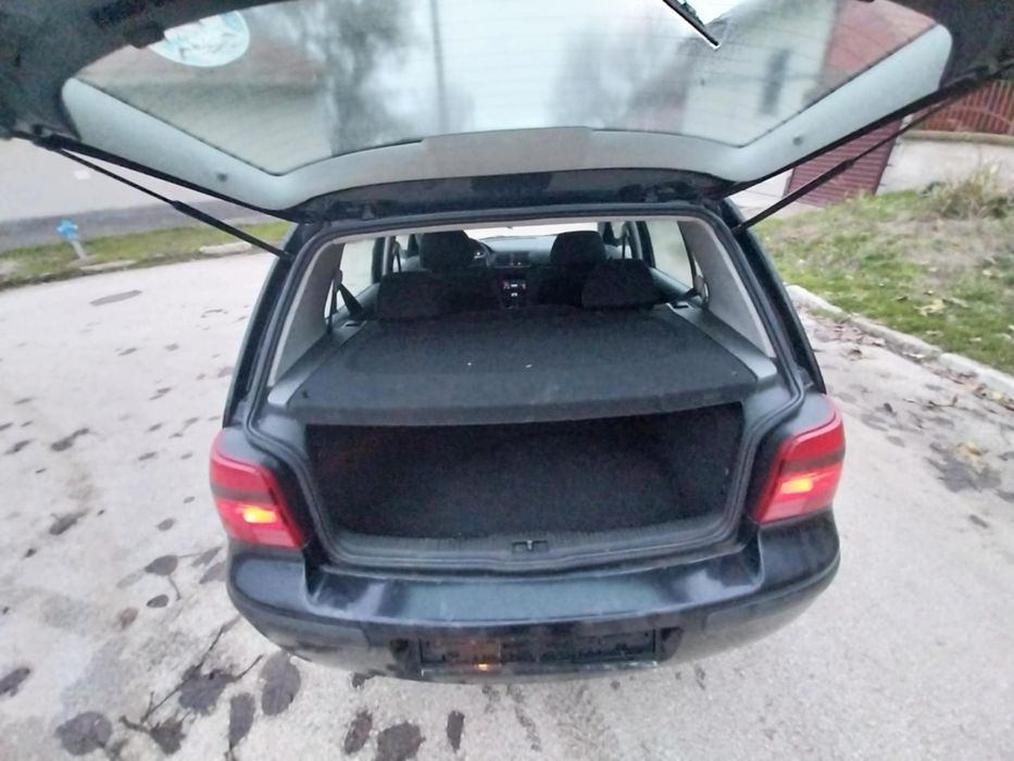 Продава се на Части Volkswagen Golf 4