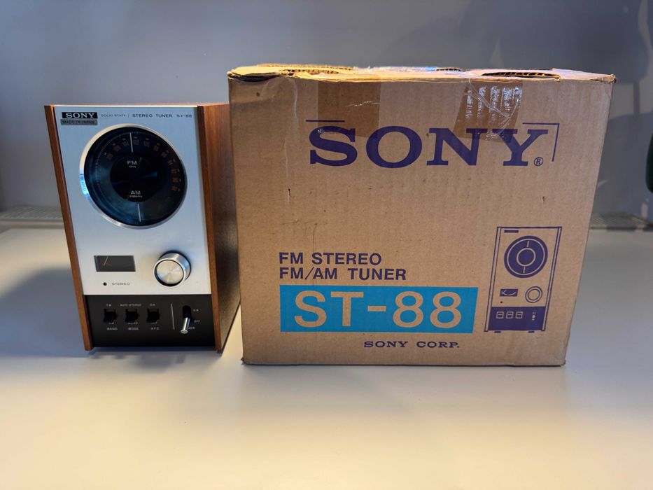 SONY ST-88 Stereo AM/FM Tuner - Original Box