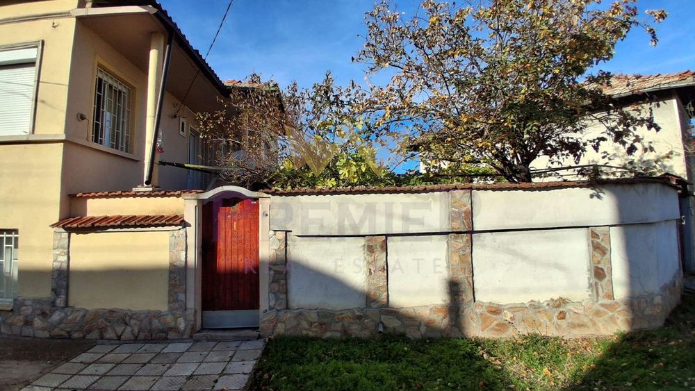 Двуетажна къща в с.Бежаново, обл.Ловеч