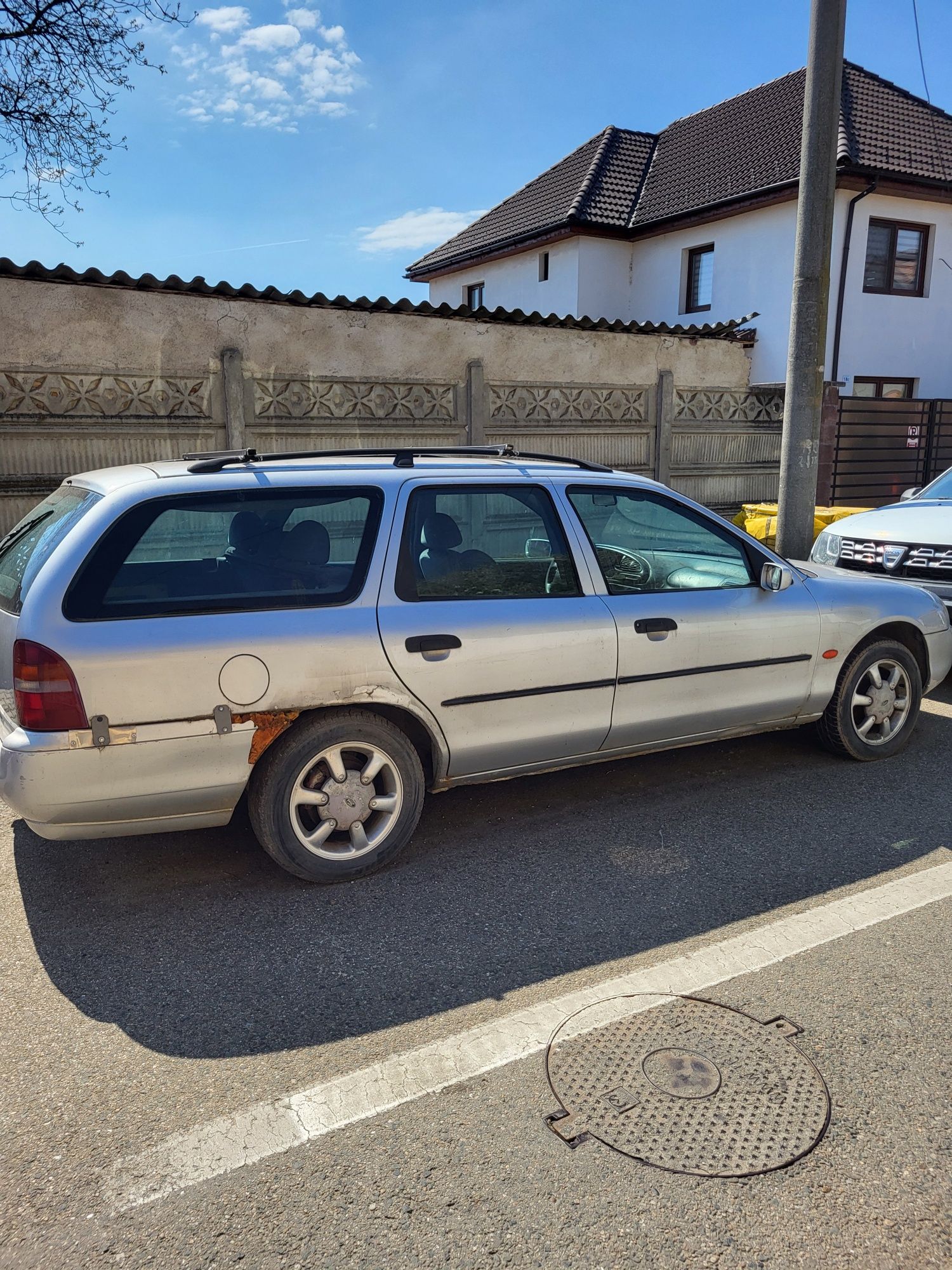 Vând Ford Mondeo