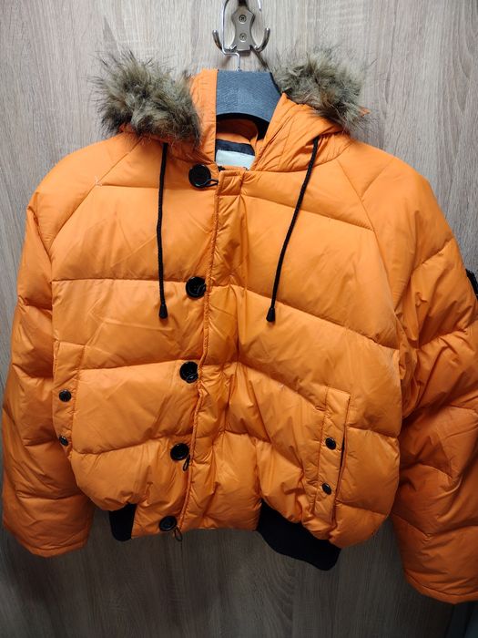 Продавам якета втора употреба на едро