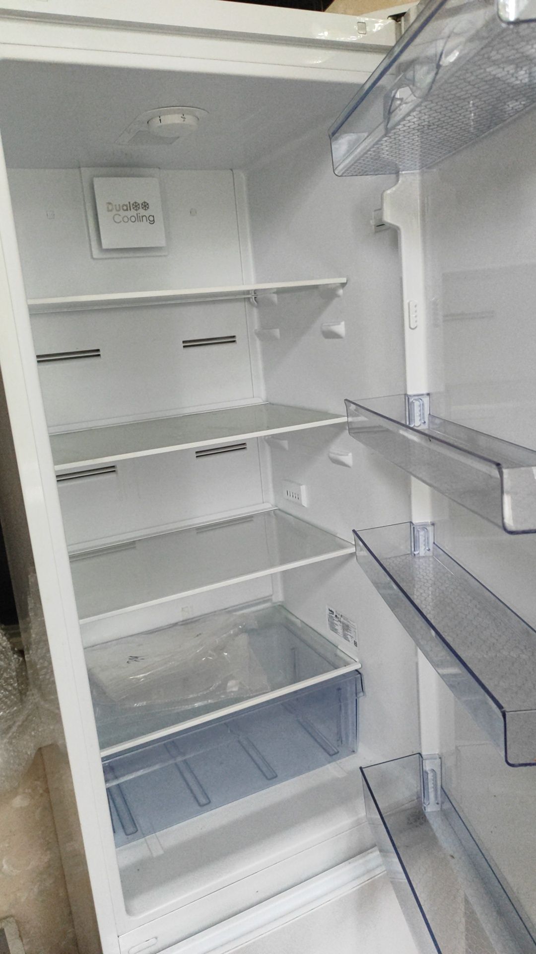 Холодильник Beko RCNK310K20W
