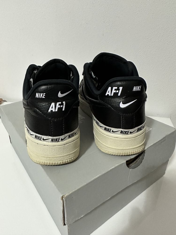 Vand Nike uri Air Force 1