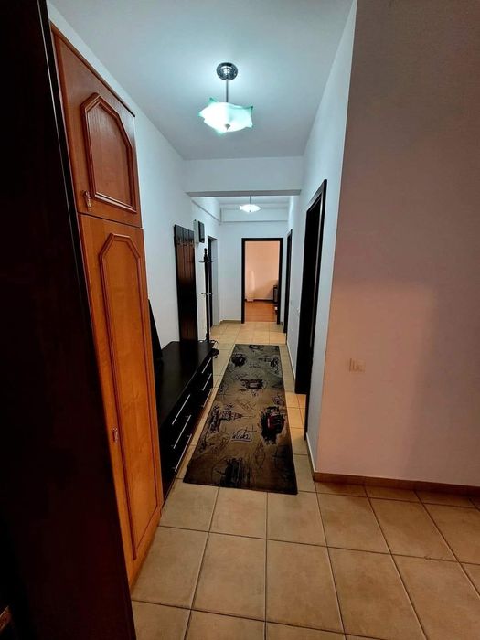Închiriere apartament 3 camere
